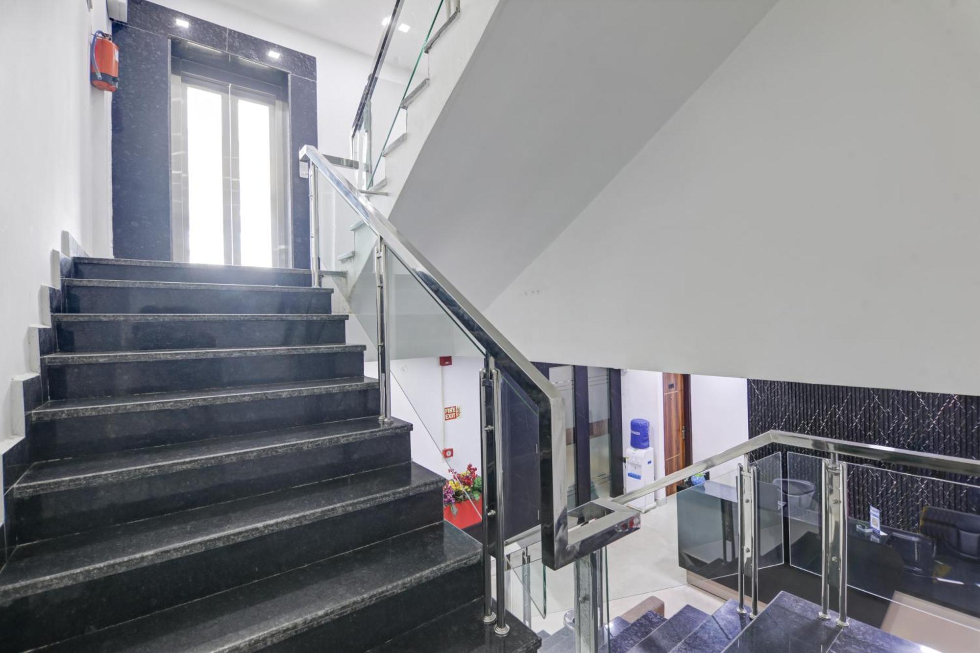 Status By Hotel The Emporio Ghaziabad Buitenkant foto