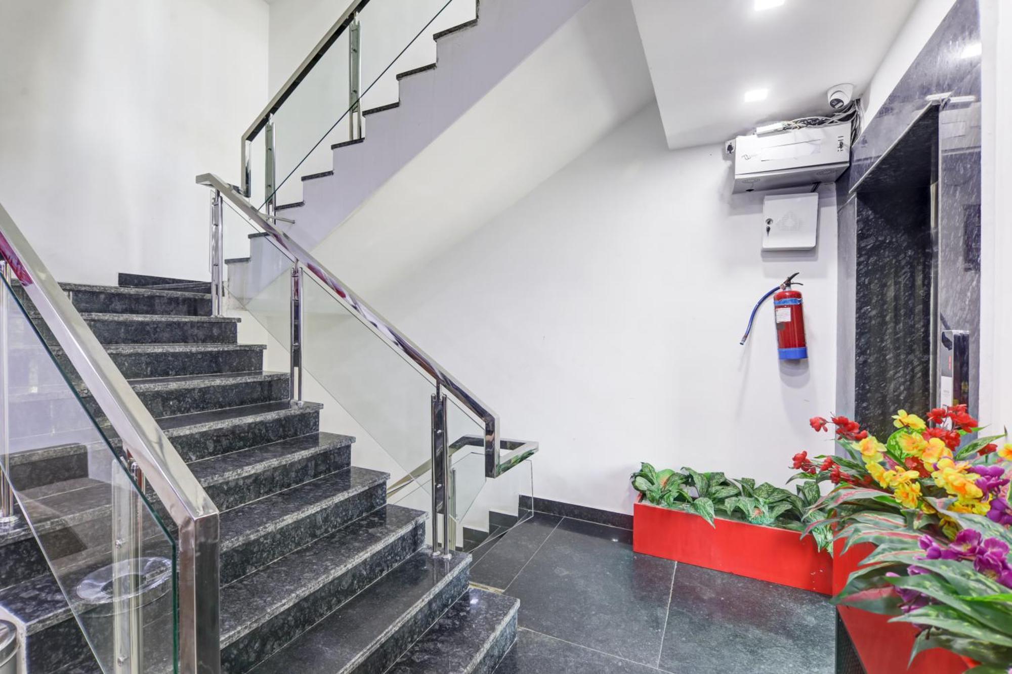Status By Hotel The Emporio Ghaziabad Buitenkant foto